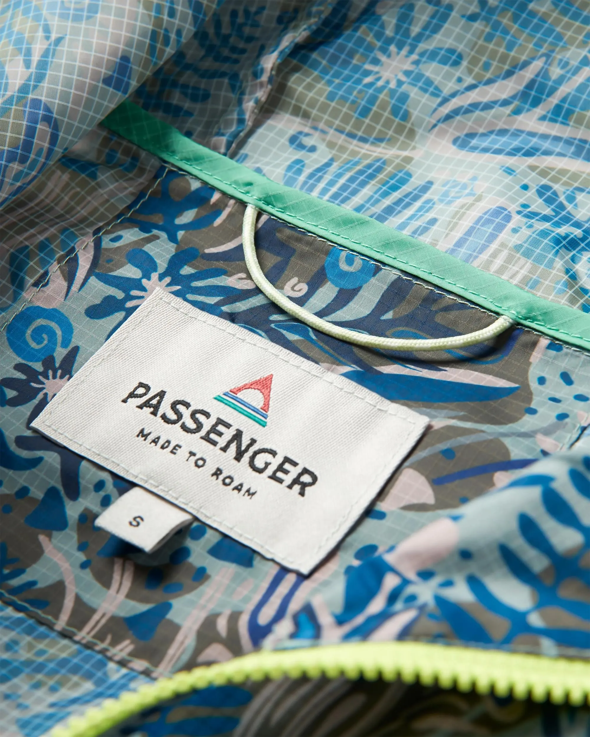 Anorak coupe-vent recyclé Viento - Abstract Seaweed Pistachio