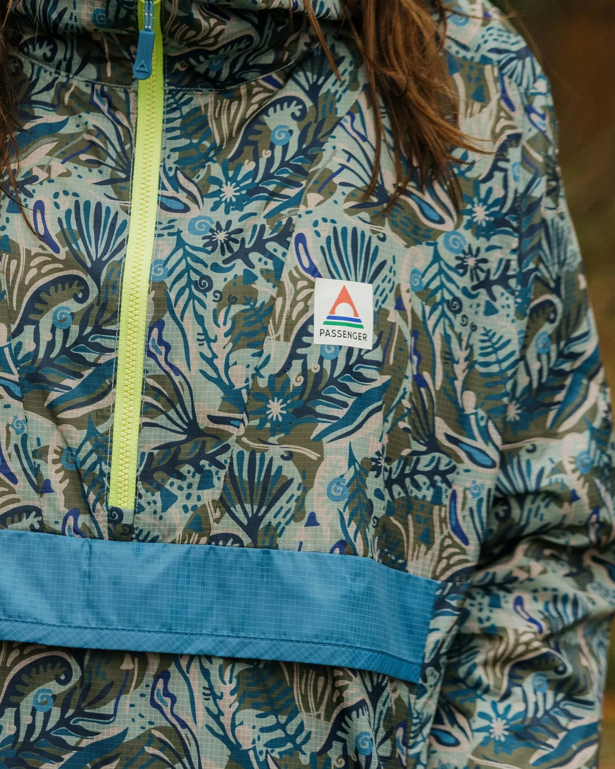 Anorak coupe-vent recyclé Viento - Abstract Seaweed Pistachio